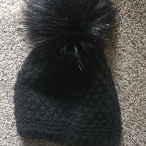 Stylish Black Knit Beanie with Faux Fur Pom Pom